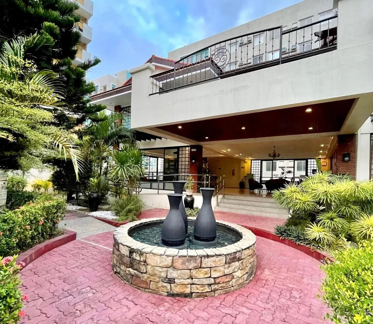 アパート Magallanes Residences Condominium ダバオ　シティ
